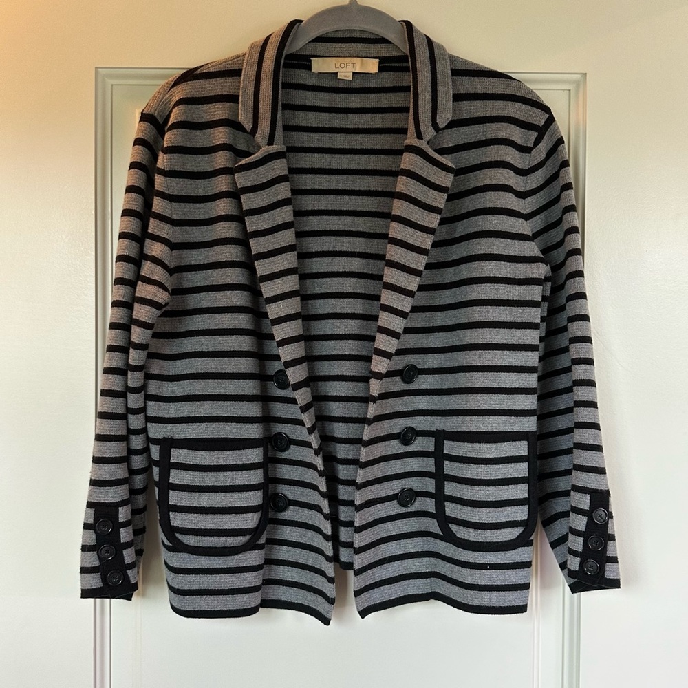 Size medium Loft blazer with buttons